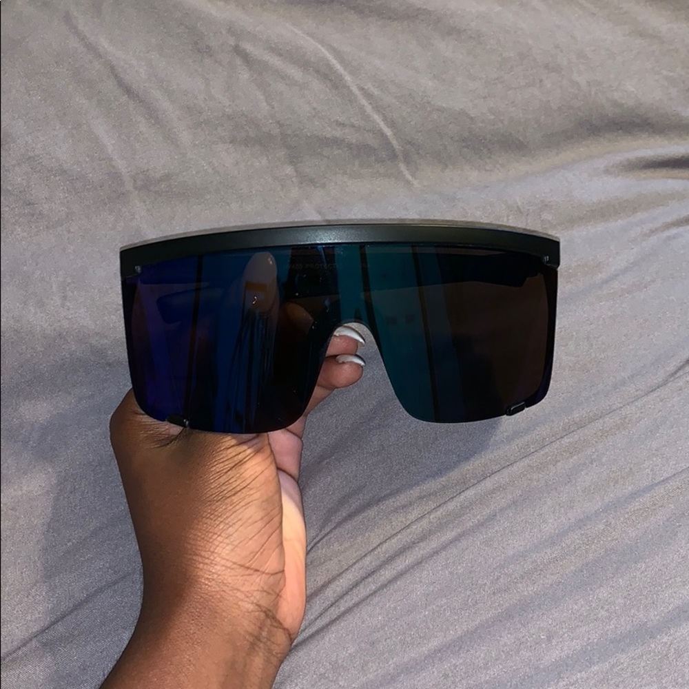 oversized glasses